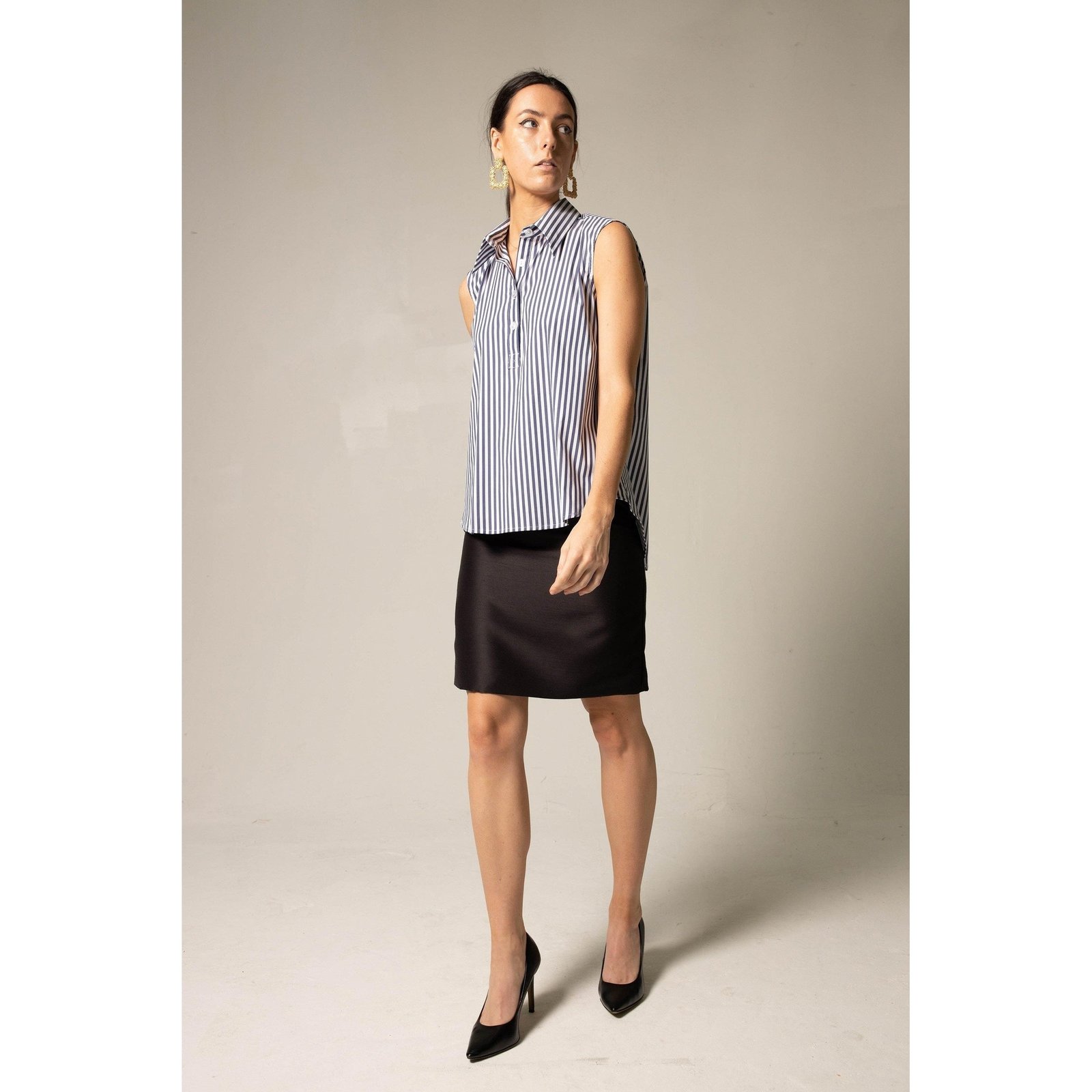 The-Olivia-Sleeveless-Blue-Stripe-Blouse-in-Italian-Cotton_48df5f40-02ab-4876-a881-4309bff781fe 1260233238